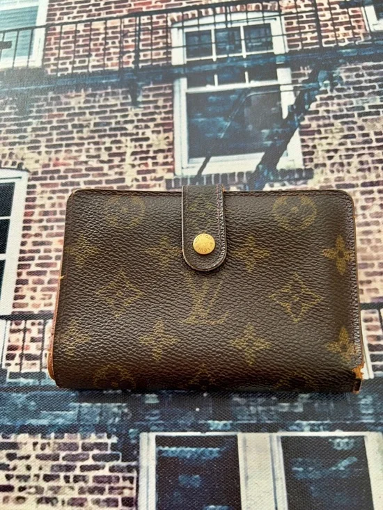 Project LV wallet - Picture 1 of 10